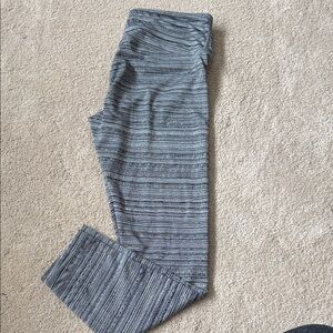 112 Athleta knit leggings size Medium black and white